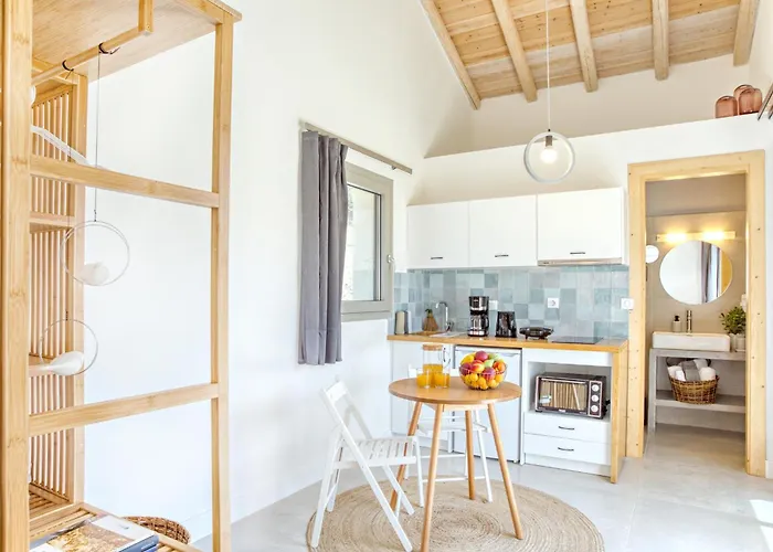 Kumquart Estate- Mandarin Cabană *